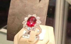 中国商家涌入泰国“扫货”珠宝 热